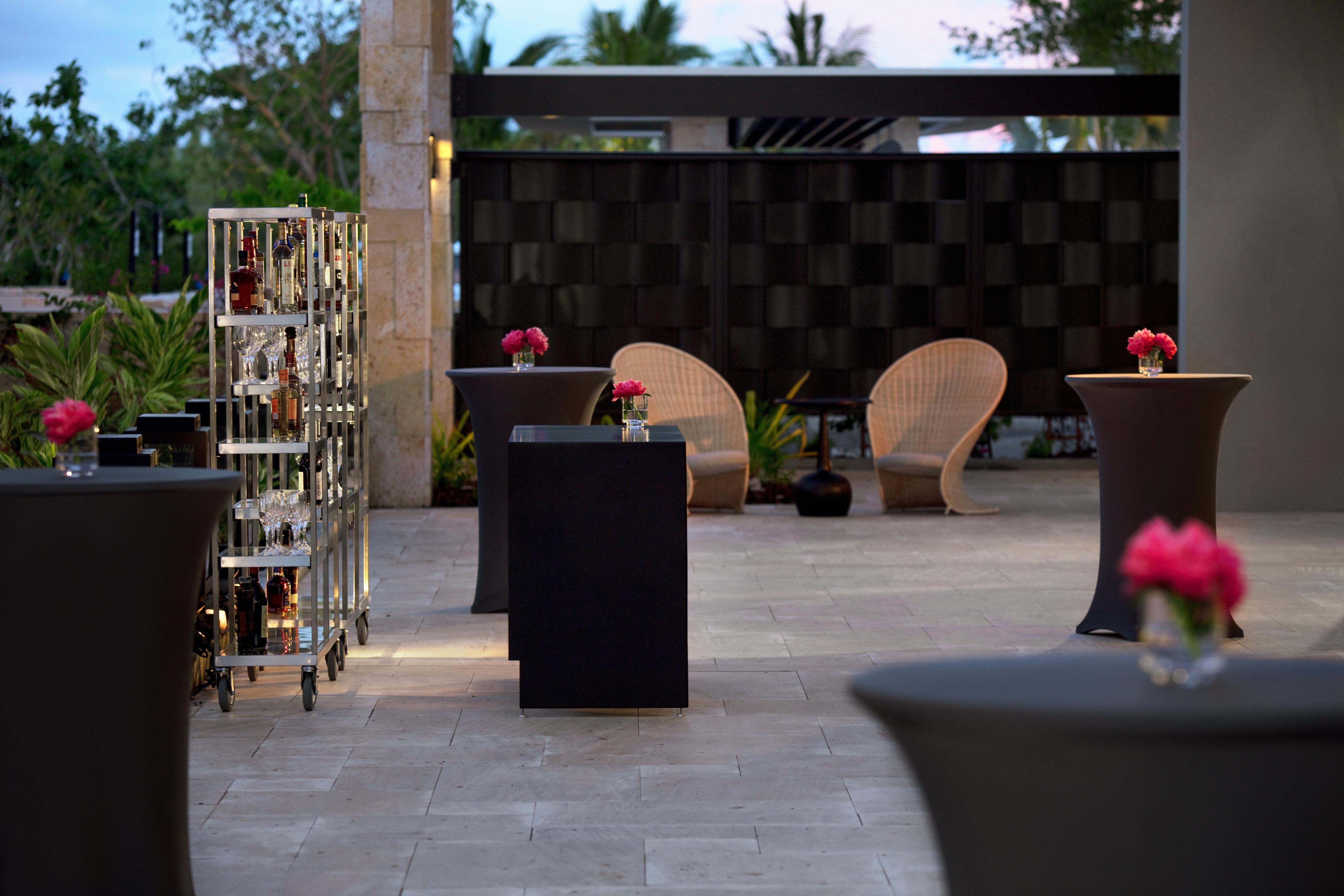 Kimpton Seafire Resort + Spa By Ihg West Bay Екстериор снимка